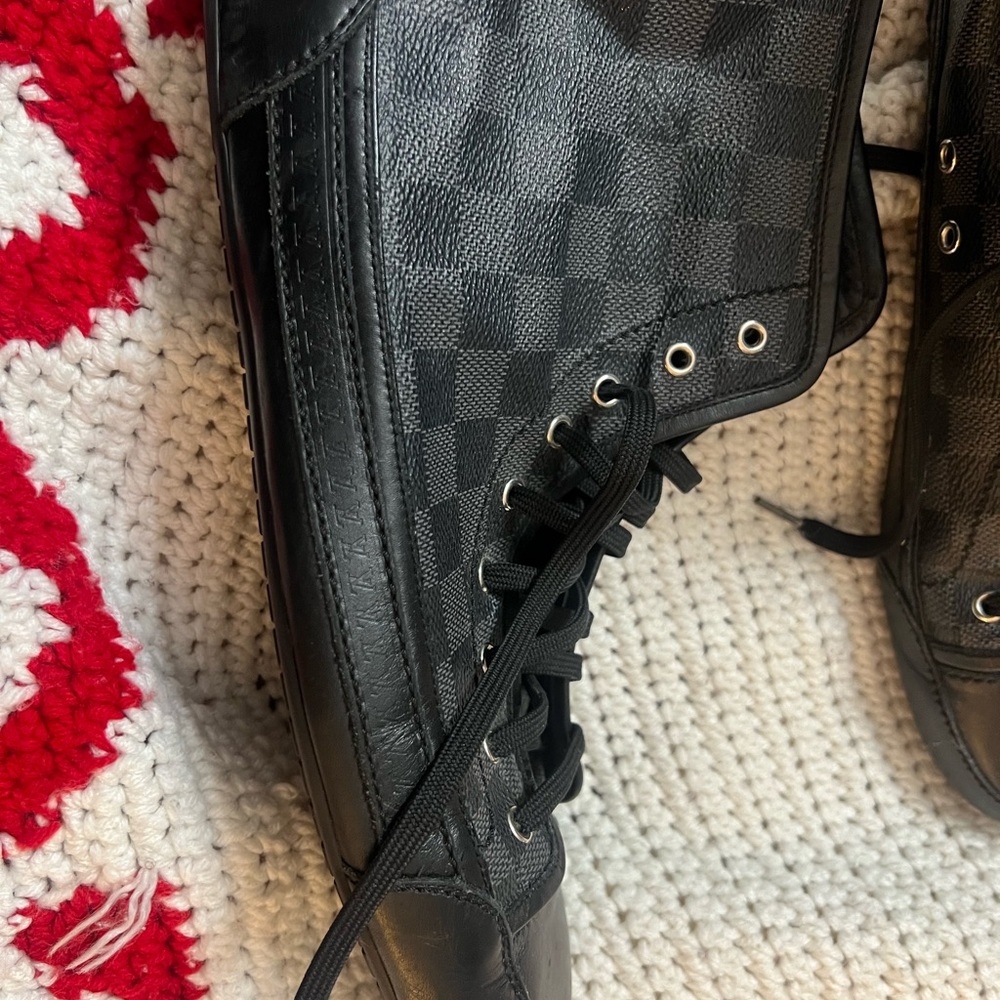 Authentic Louis Vuitton men shoes - Picture 4 of 8
